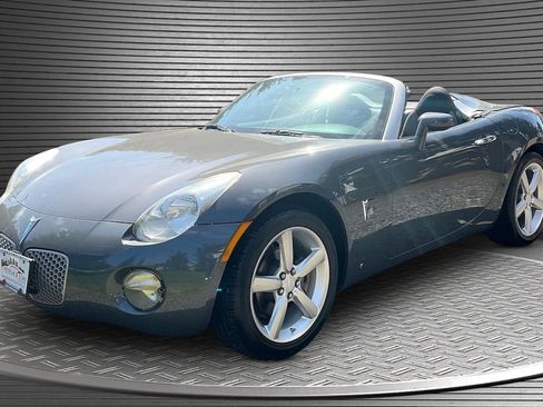 Used 2009 Pontiac Solstice Convertible w/ Preferred Package RWD image 3