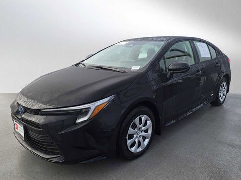 Used 2025 Toyota Corolla LE image 7