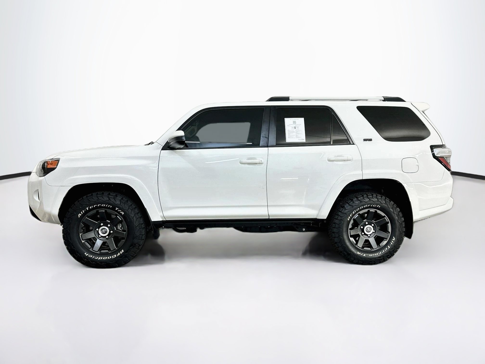 Used 2023 Toyota 4Runner SR5 AWD/4WD image 4