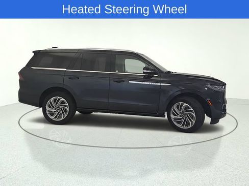 Used 2025 Lincoln Navigator Reserve AWD/4WD image 7