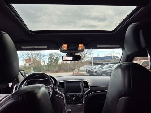 Used 2018 Jeep Grand Cherokee Limited image 11