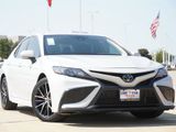 Used 2022 Toyota Camry SE image 2