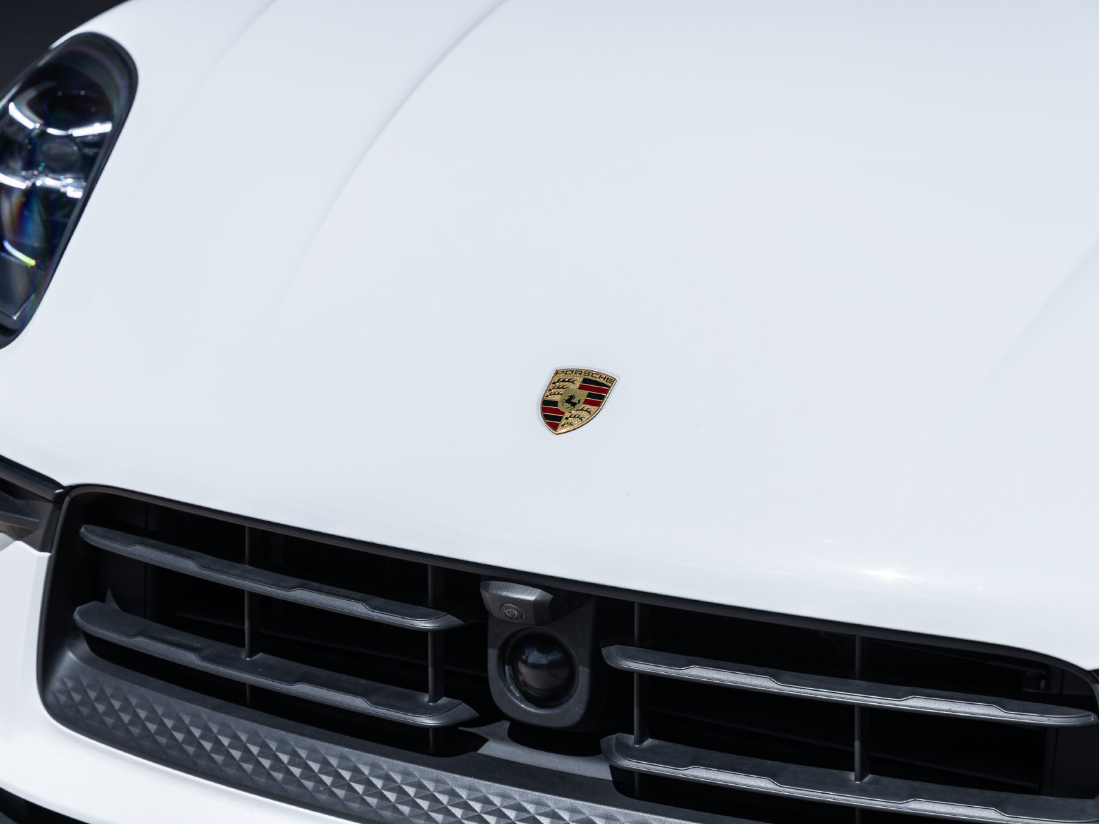 Certified 2024 Porsche Macan AWD/4WD image 17