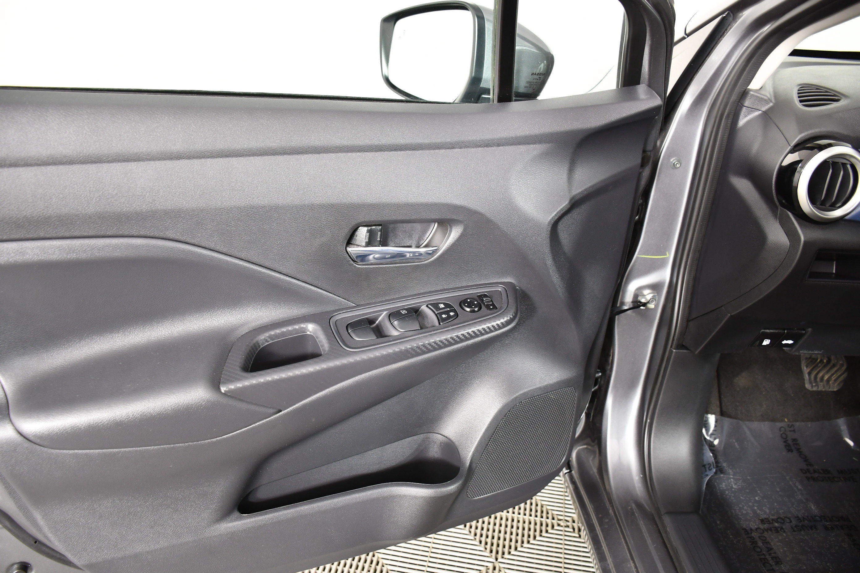 Used 2025 Nissan Versa SV w/ Trunk Package FWD image 33