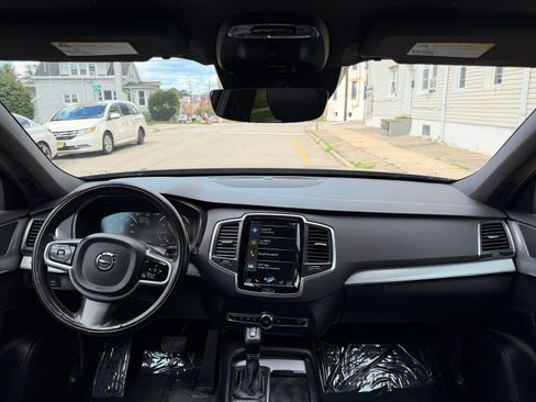 Used 2022 Volvo XC90 T5 Momentum w/ Climate Package AWD/4WD image 29
