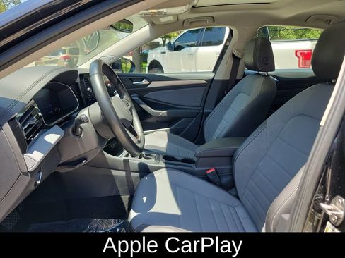 Used 2025 Volkswagen Jetta SE FWD image 2