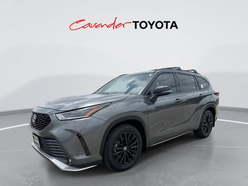Used 2023 Toyota Highlander XSE FWD image 1
