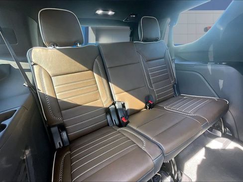 Used 2025 GMC Yukon Denali Ultimate AWD/4WD image 26