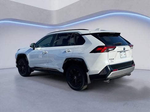 Used 2024 Toyota RAV4 SE image 3