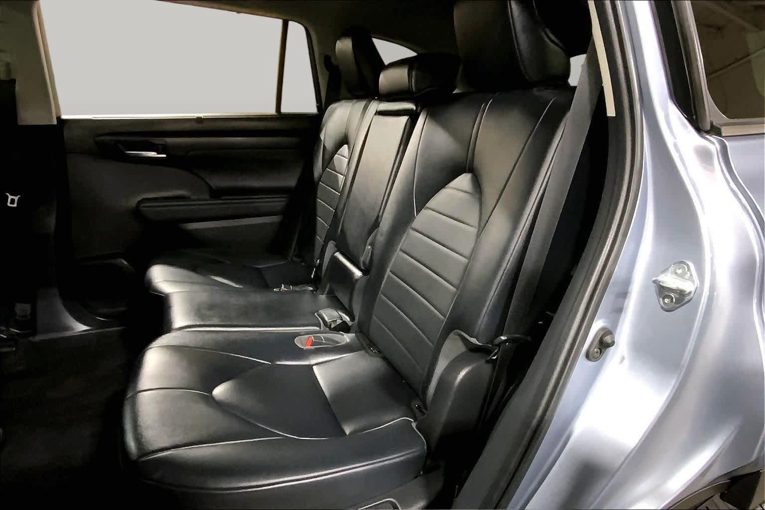Used 2023 Toyota Highlander XLE AWD/4WD image 21