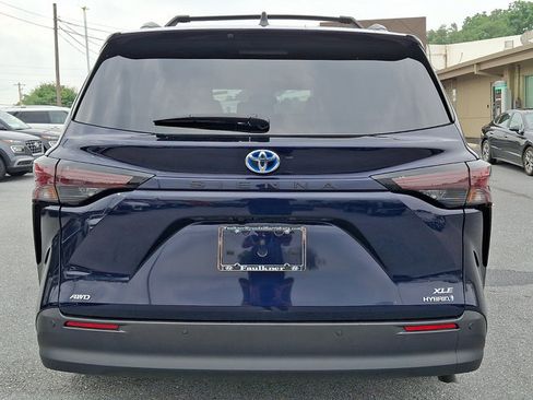 Used 2024 Toyota Sienna XLE w/ XLE Plus Package AWD/4WD image 6