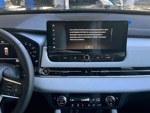 New 2025 Mitsubishi Outlander SE image 7