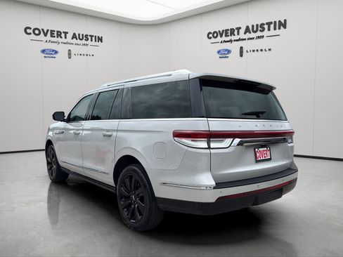 Used 2023 Lincoln Navigator L Reserve AWD/4WD image 4