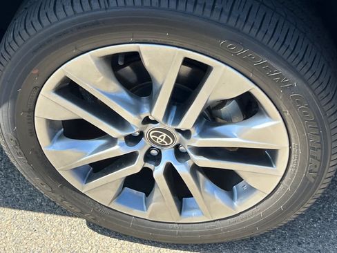 Used 2023 Toyota RAV4 XLE Premium FWD image 15