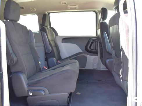 Used 2014 Chrysler Town & Country Touring FWD image 26