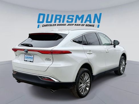 Used 2022 Toyota Venza XLE image 2