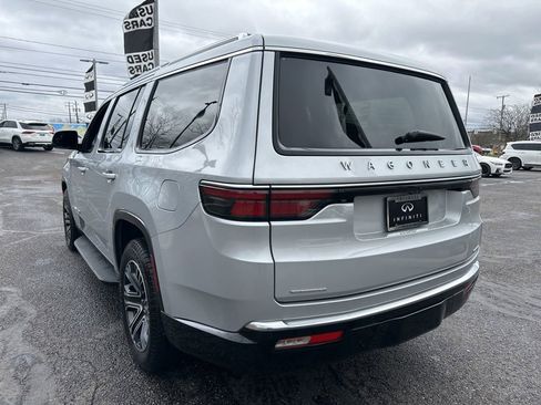 Used 2022 Jeep Wagoneer Series III w/ Flexible Seating Group image 11