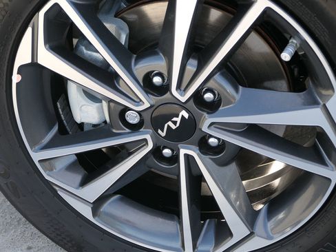 Used 2024 Kia Forte LXS w/ LXS Technology Package image 11