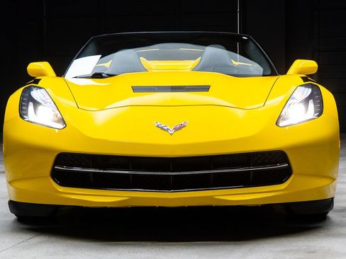 Used 2015 Chevrolet Corvette Stingray Convertible w/ 3LT Preferred Equipment Group RWD image 3