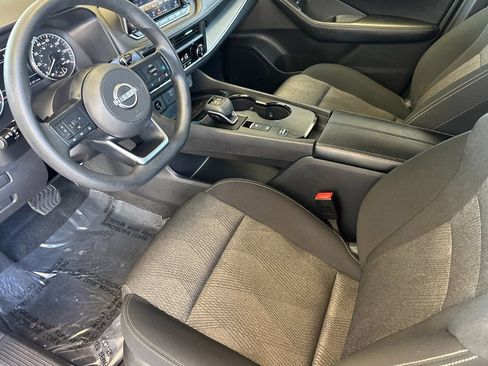 Used 2024 Nissan Rogue SV FWD image 10