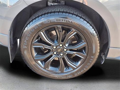 Used 2022 Ford Edge SE w/ Black Appearance Package image 9