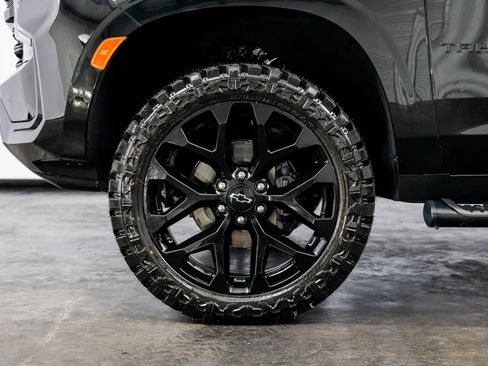 Used 2024 Chevrolet Tahoe Z71 w/ Luxury Package image 11