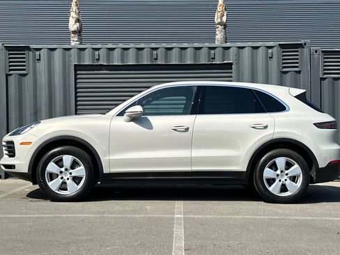 Certified 2023 Porsche Cayenne AWD/4WD image 2