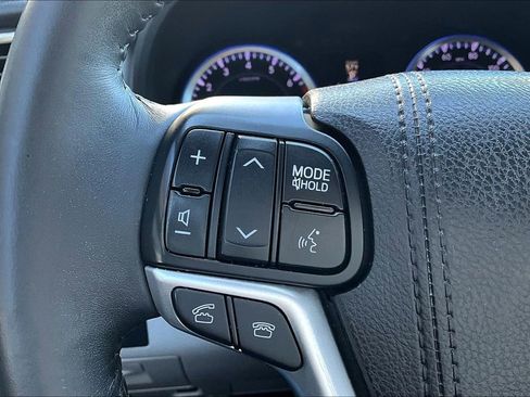 Used 2016 Toyota Highlander XLE image 12