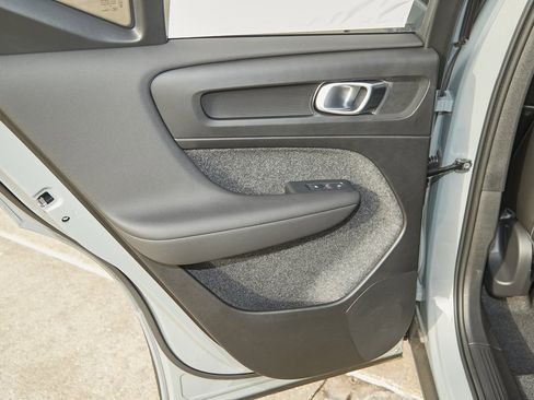 New 2025 Volvo XC40 B5 Plus w/ Climate Package image 16