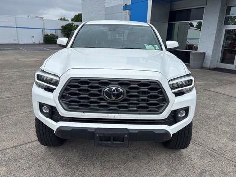 Used 2023 Toyota Tacoma TRD Off-Road AWD/4WD image 3