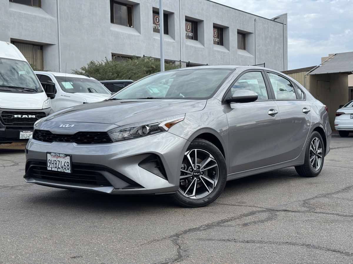 Used 2023 Kia Forte LXS FWD image 2