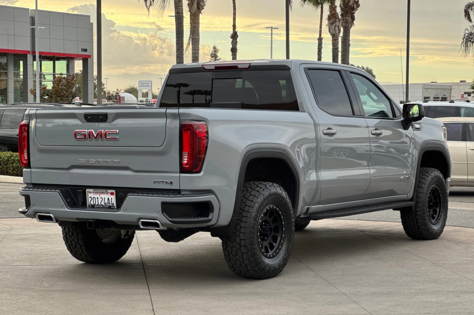 Used 2024 GMC Sierra 1500 AT4 w/ AT4 Premium Package AWD/4WD image 4