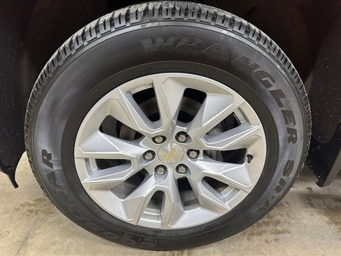 Used 2019 Chevrolet Silverado 1500 Custom w/ Custom Value Package AWD/4WD image 32
