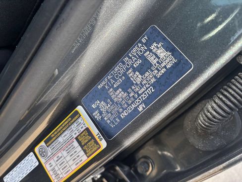 Used 2025 Kia Soul LX w/ LX Technology Package FWD image 27