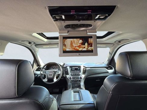 Used 2019 GMC Yukon XL SLT w/ Open Road Package image 10