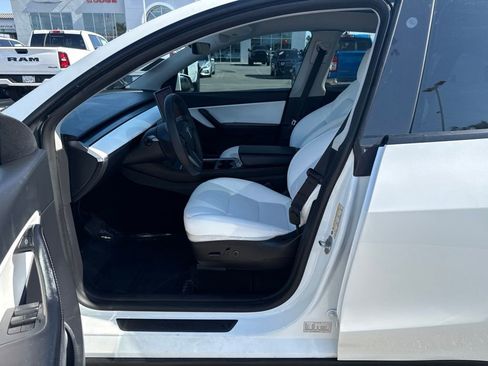 Used 2021 Tesla Model Y Long Range AWD/4WD image 21