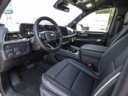 New 2026 Chevrolet Suburban Premier w/ LPO, Illumination Package AWD/4WD image 18