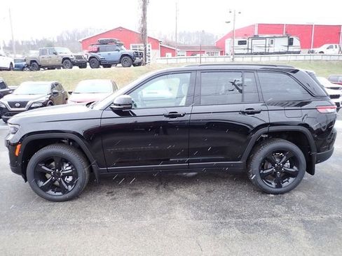 New 2025 Jeep Grand Cherokee Limited w/ Luxury Tech Group II image 2