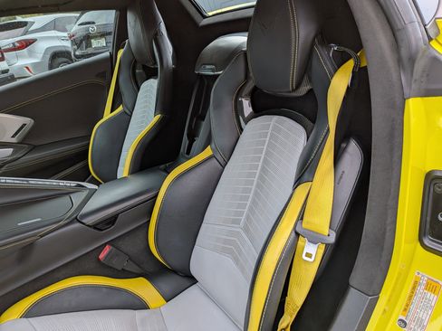 Used 2022 Chevrolet Corvette Stingray Premium Conv w/ Z51 Performance Package RWD image 17
