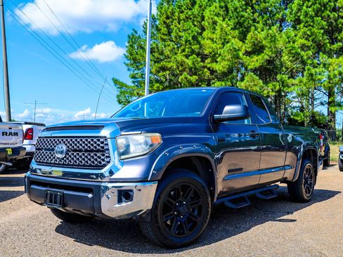Used 2018 Toyota Tundra SR5 w/ SR5 Upgrade Package AWD/4WD image 1