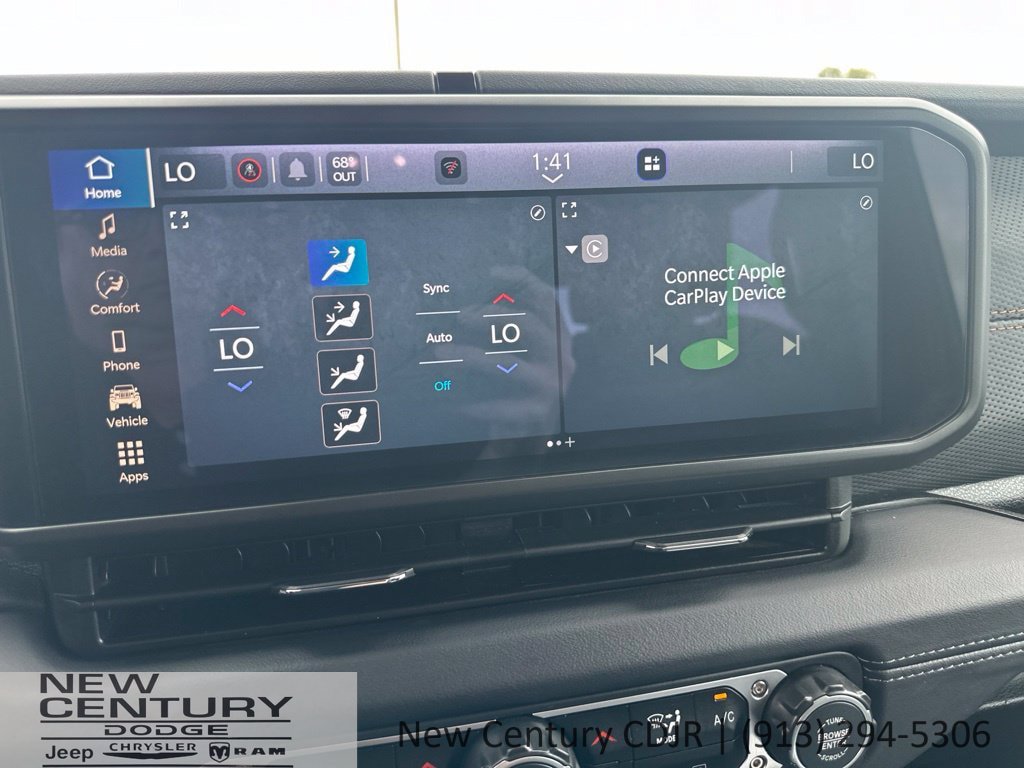 Used 2026 Jeep Gladiator Mojave AWD/4WD image 32