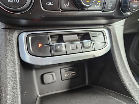 Used 2021 GMC Acadia SLT image 28