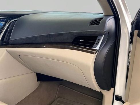 Used 2019 Cadillac Escalade ESV Luxury AWD/4WD image 19