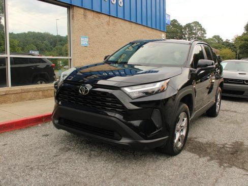Used 2023 Toyota RAV4 XLE FWD image 3