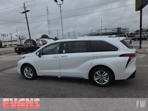 Certified 2026 Toyota Sienna Limited AWD/4WD image 28