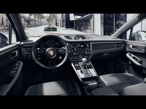 Certified 2025 Porsche Macan AWD/4WD image 35