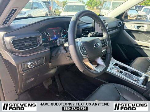 Used 2022 Ford Explorer Limited w/ Equipment Group 301A AWD/4WD image 19