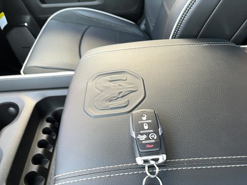 New 2026 RAM 2500 Laramie AWD/4WD image 36