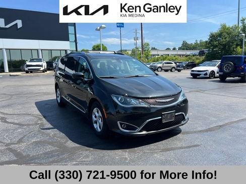 Used 2017 Chrysler Pacifica Touring-L Plus FWD image 3