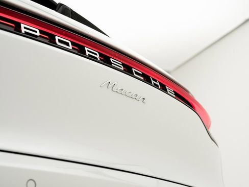 Used 2024 Porsche Macan image 32